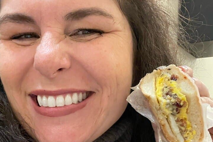 Iconic NYC Breakfast Food & Landmark Tour: Coffee, Bagel, Donut +
