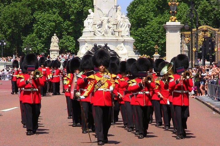 Troca de guarda e visita guiada ao Palácio de Buckingham