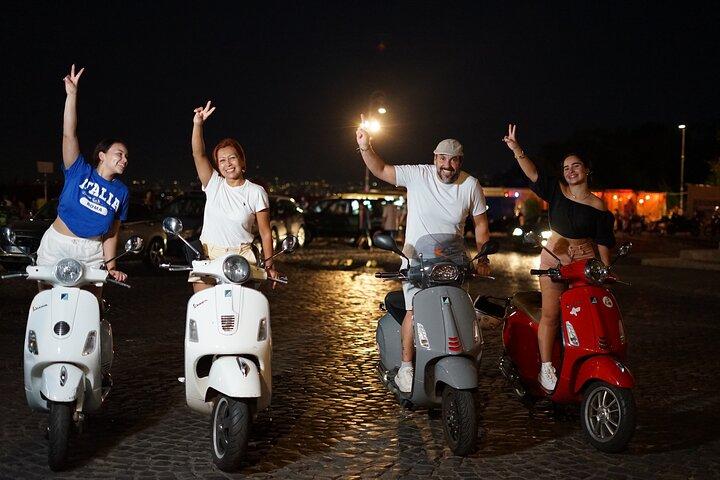 Rome Self-Drive Vespa avec licence photographe requise
