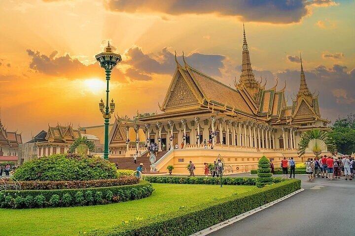 Private Taxi From Siem Reap to Phnom Penh English Spoken Driver