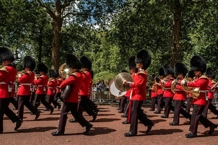 Classic London Tour & Changing the Guards - História em ação
