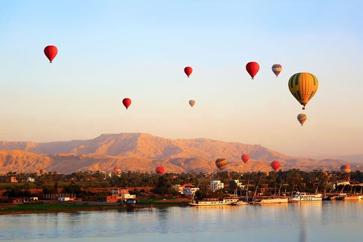 Luxury Sunrise Hot Air Balloon Flight in Luxor