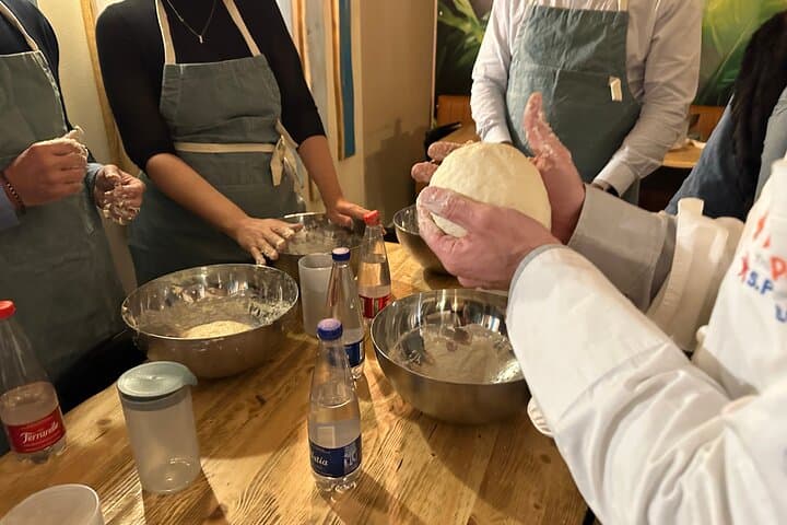 Authentic Margherita Pizza Making Class in Naples