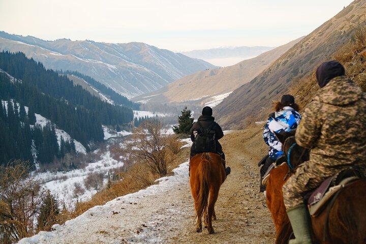 2 Tagestour Erkunden Sie die Charyn Canyons Kolsay und Kaindy Lake