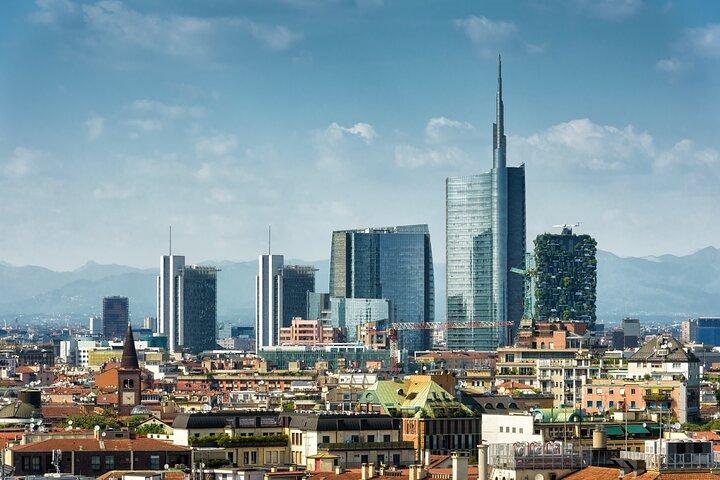 フィレンツェからミラノへのプライベート直行送迎（現地ドライバー付き）