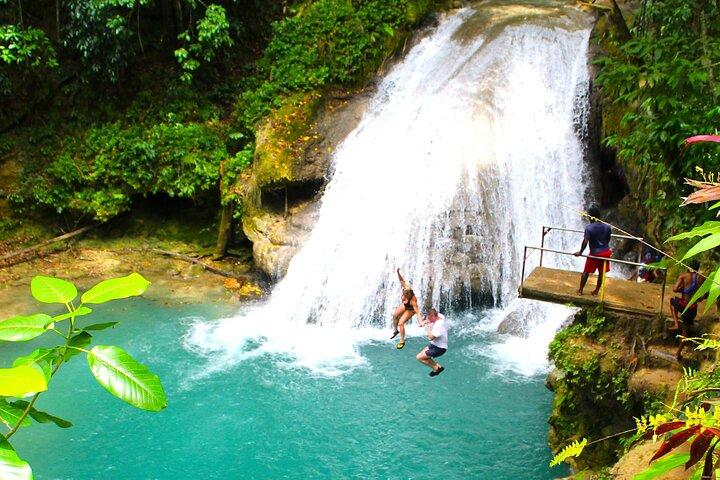 Dunn's River Park & Blue Hole Waterval Combo van Montego Bay