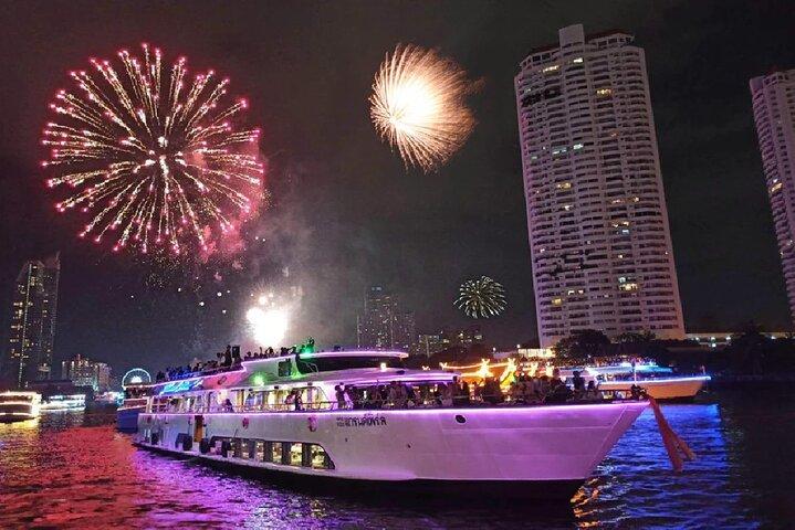 Experiencia de crucero con cena Grand Pearl en Bangkok con recogida