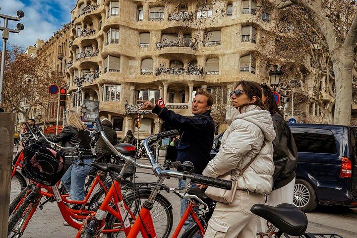 バルセロナ: 自転車またはeバイクツアー、観光スポット＆ローカルインサイト