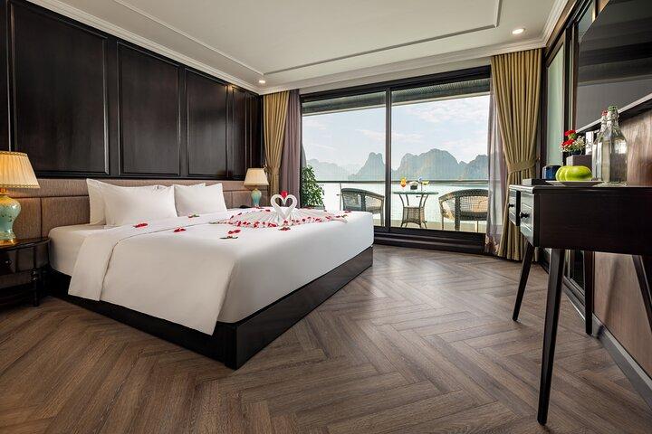 Luxus Halong & Lan Ha Bay Cruise 2D1N mit Balkon & Badewanne