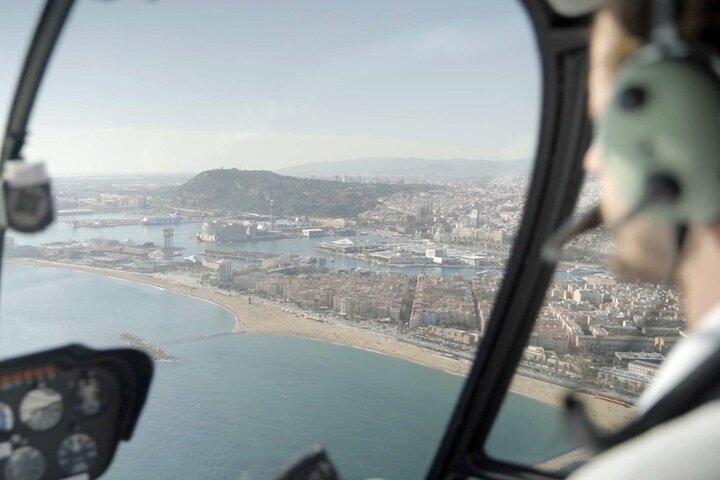 バルセロナ公式ヘリコプターツアー（機内オーディオ付き）