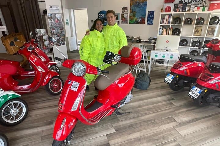 Vespa tour adventure on the lake