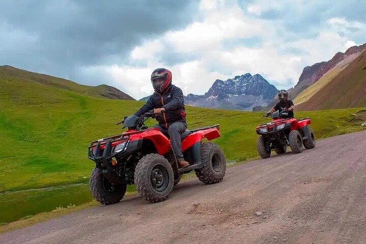 ATV Rainbow Mountain Tour di un'intera giornata