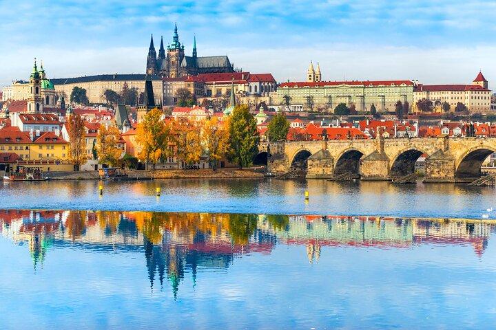 Transfer privato da Budapest a Praga con 2h per visitare la città