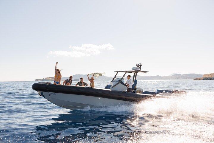 Excursão privada de barco de luxo de dia inteiro em três ilhas gregas