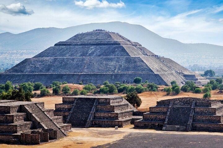 Teotihuacan-pyramiderne, Guadalupe-basilikaen og tre kulturer