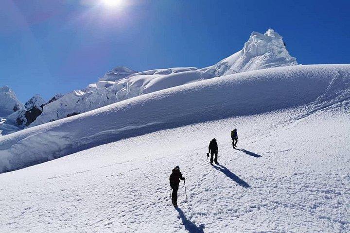 ペルー遠征 : ネバド・ピスコ＆アルパマヨ登山（16D / 15N）