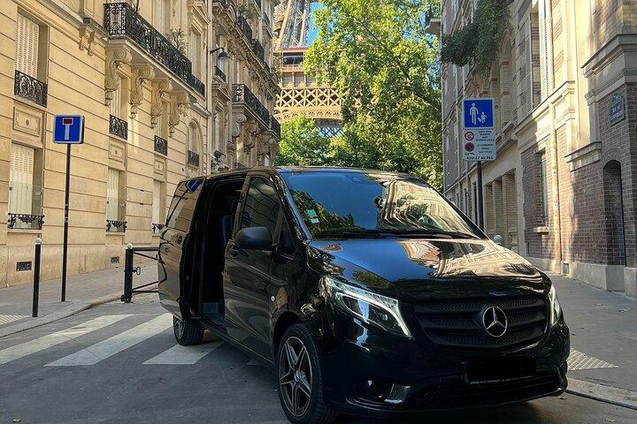 Privétransfer van Parijs naar de luchthaven CDG of ORY of Disneyland.