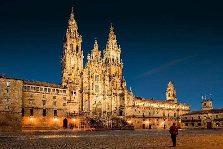 Traslado privado desde Santiago de Compostela a Oporto con tour