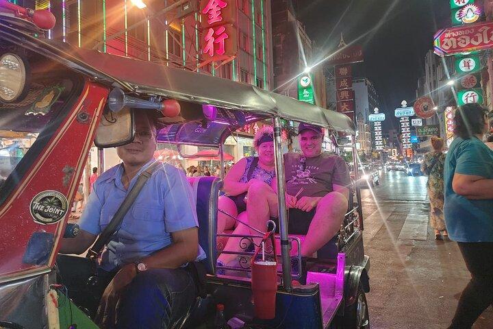 Exklusiv Bangkok Night Tuk Tuk Tour med lokal middagsupplevelse