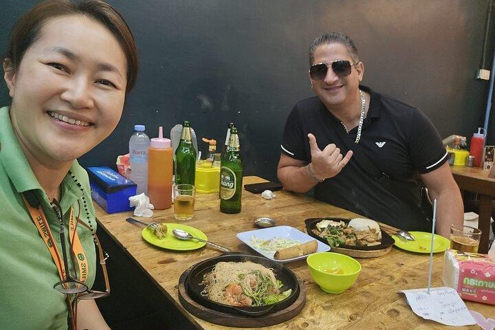 Exklusiv Bangkok Night Tuk Tuk Tour med lokal middagsupplevelse