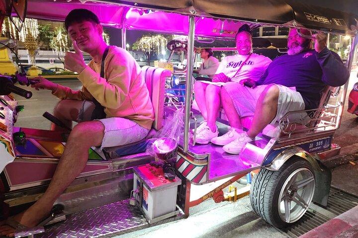 Exklusiv Bangkok Night Tuk Tuk Tour med lokal middagsupplevelse