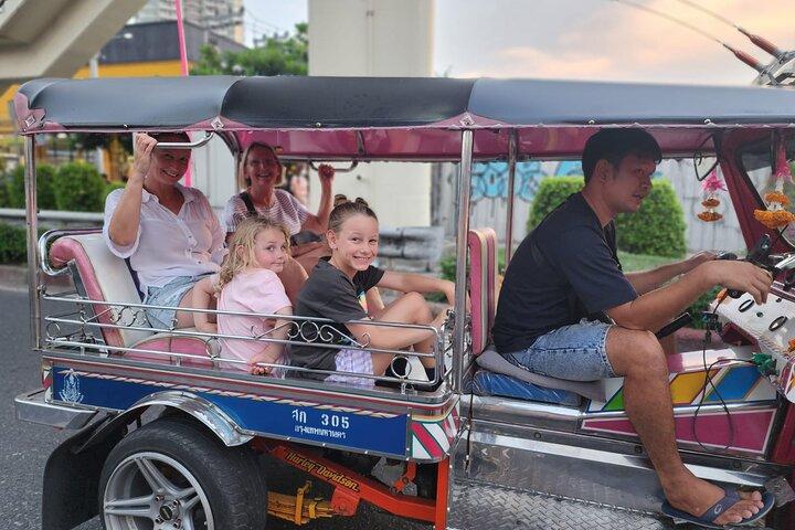 Exklusiv Bangkok Night Tuk Tuk Tour med lokal middagsupplevelse