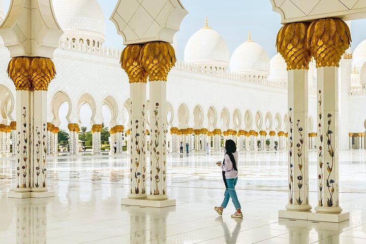 Excursión de un día a Abu Dabi con visita al atardecer de la Gran Mezquita de Oro