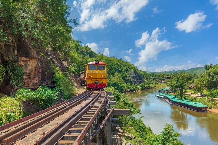 Rio Kwai Bridge e Erawan Waterfalls Excursão de Bangkok