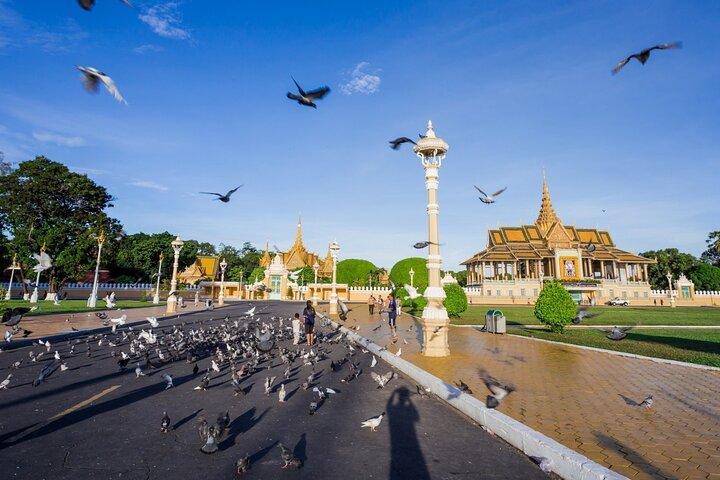 Hoteller i nærheden af Private City Tour, Royal Palace, Wat Phnom by Cyclo