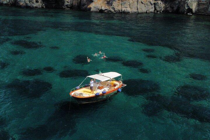 Private Bootstour durch Ischia – Kristallklares Wasser, Höhlen und Entspannung