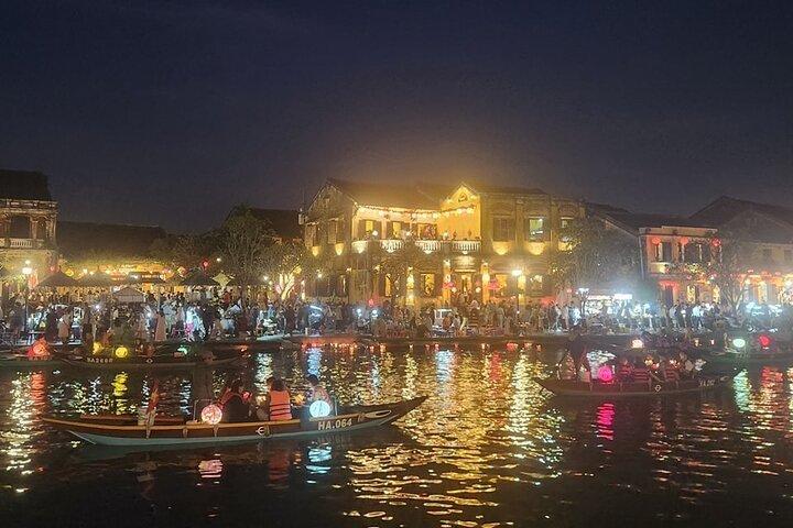Hoi An Nightlife with Walking Tour, Night Market, Lantern Area, Sampan Boat ride
