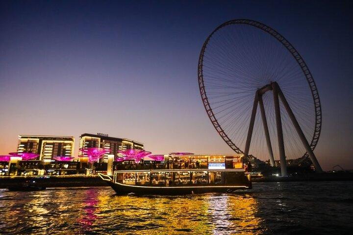 Luxury Dhow Dinner Cruise på Dubai Marina med middag og transfer