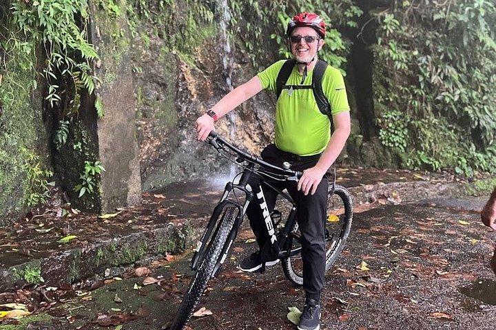 リオ熱帯雨林ライド忘れられないマウンテンバイクツアー