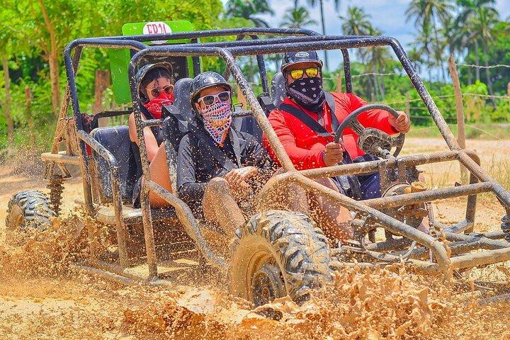 プンタカナ+水上洞窟+マカオビーチでATV＆バギーアドベンチャー