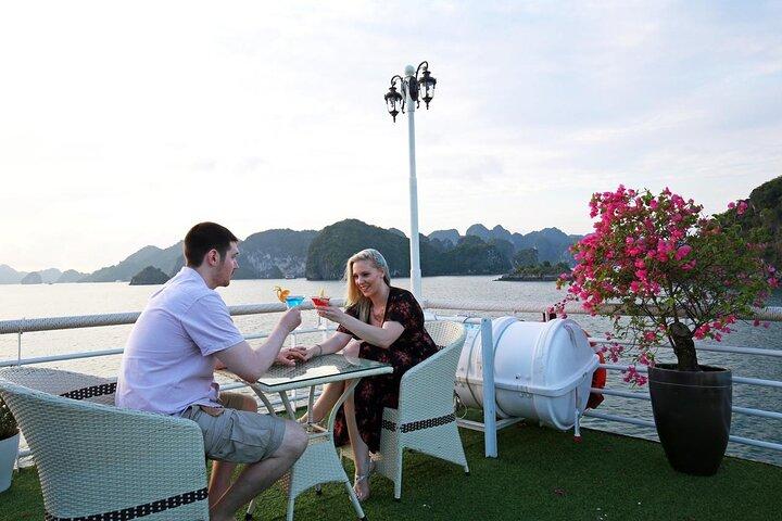 Hanoi: Hoteller i nærheden af Ha Long & Lan Ha Bay 2-Day Velar Cruise with Balcony Cabin