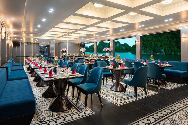 Halong Bay VIP Cruise from Hanoi – Kayak, Cave Discovery & Party