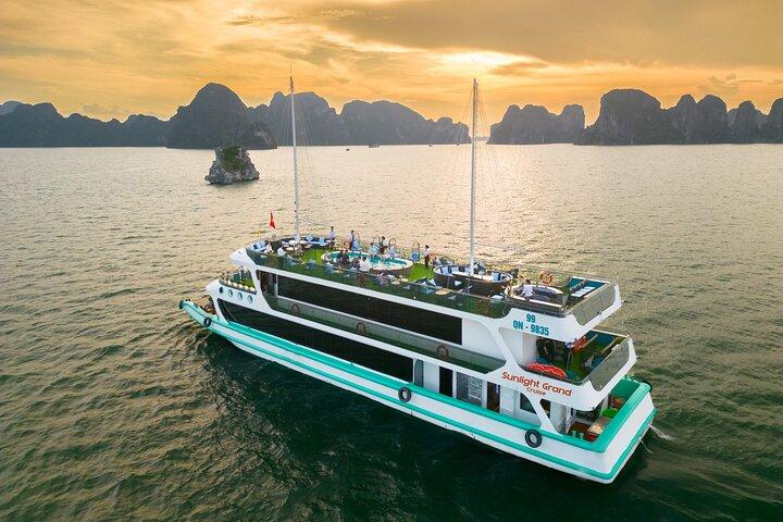 Zonlichtcruise Halong Luxe dagtrip vanuit Hanoi per Expressway