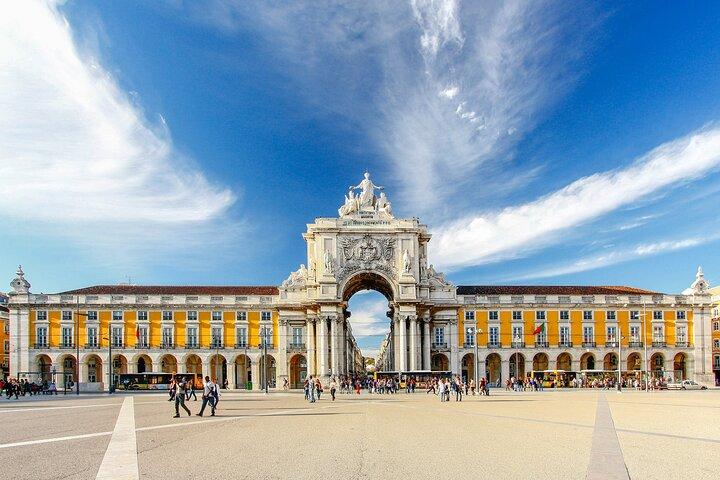 Lisbon: City Walk with Audio Guide in 7 Languages on your Phone