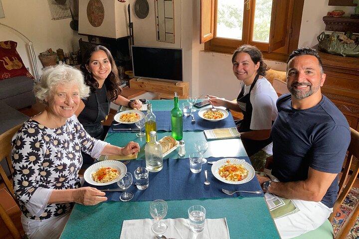 Clase de cocina tradicional en Florencia Campo con Fabio