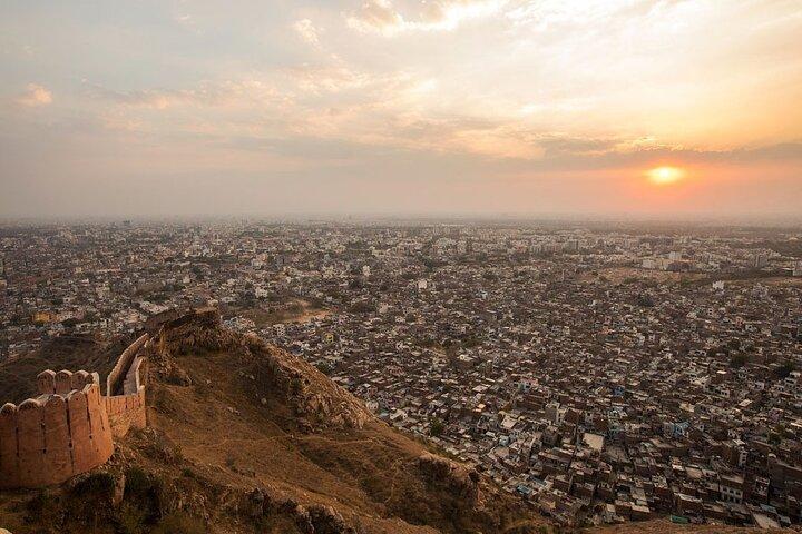 Jaipur Nahargarh Fort Sunrise or Sunset Tour with Flower Market