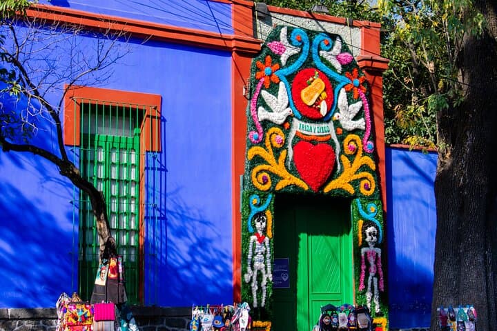 Xochimilco, Coyoacan and Frida Kahlo with Optional Lunch