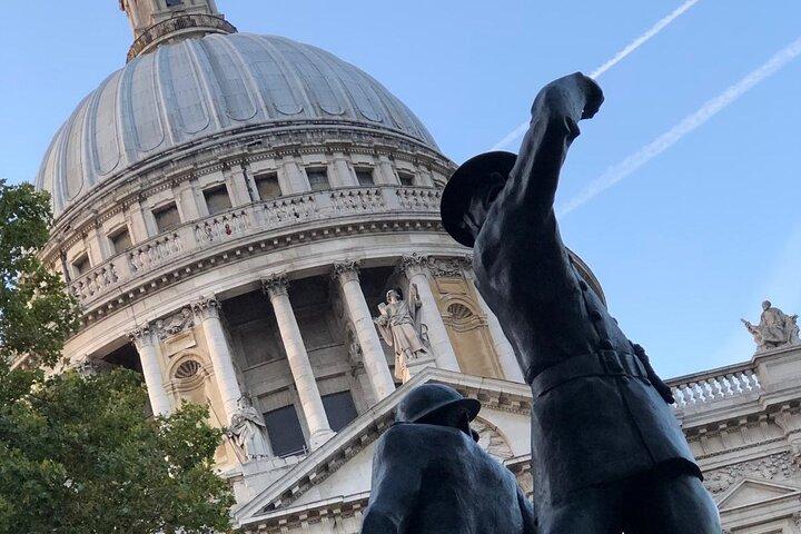 Visite privée à pied du Blitz de Londres et entrée au HMS Belfast