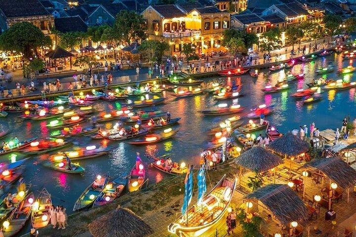 HoiAn Ancient Town Night Market Street food tour di notte