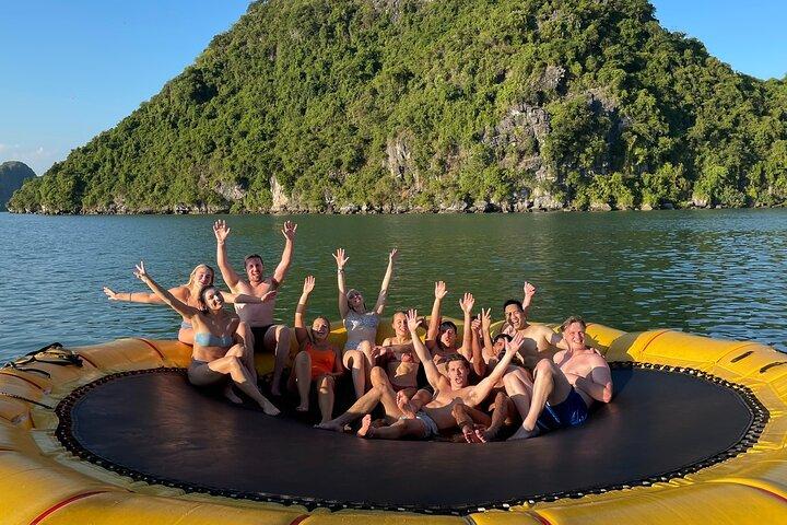 Fra Hanoi: Vibrant 2 - Day Oasis Bay Party Cruise i Halong Bay