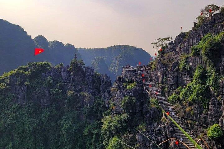 Von Hanoi: Hoa Lu, Tam Coc & Mua Caves Deluxe Tour mit Buffet