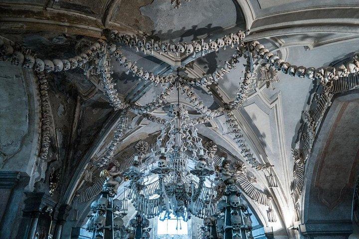 プラハ発クトナ・ホラ納骨堂とチェスキー・クルムロフプライベート日帰り旅行