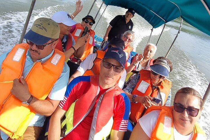 Experiencia Guiada de Aventura en Vida Silvestre en Lago Gatún Panamá