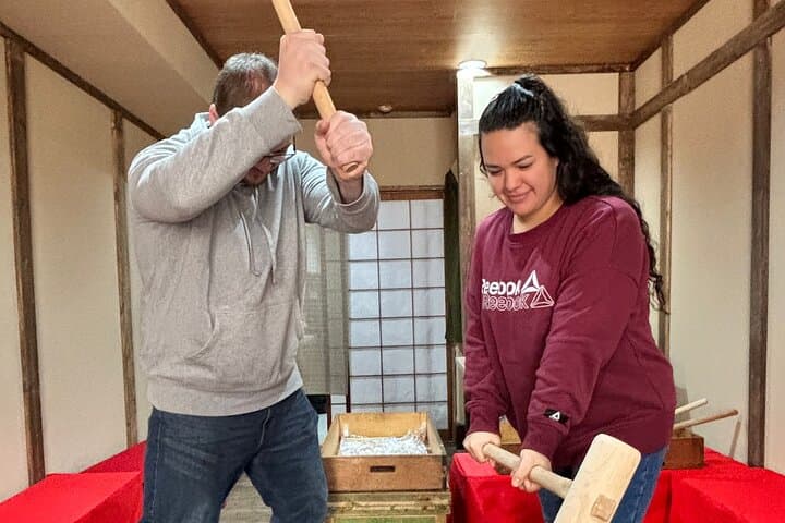 【For adult】Traditional Mochi Pounding Experience with Tasting
