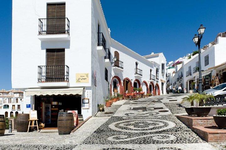 Privétour van een hele dag naar Nerja en Frigiliana vanuit Malaga