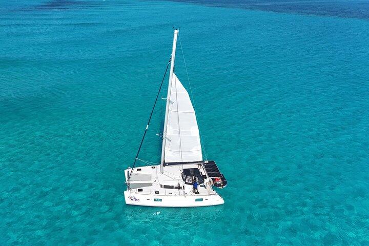 Passeio Privado de Super Catamarã para Isla Mujeres